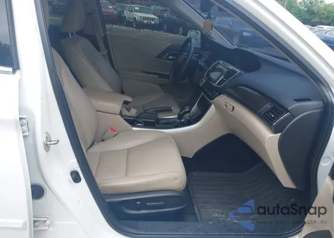 2016 Honda Accord Touring z USA, uszkodzony, nr VIN 1HGCR3F90GA020734